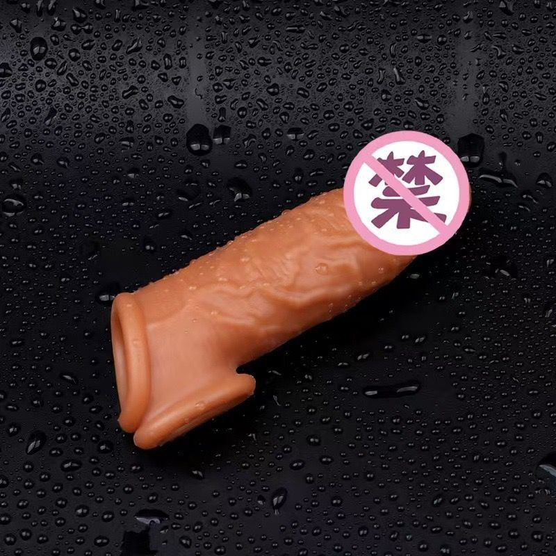 Ultra-Realistic Textured Extension Sleeve with Dual-Stimulation Base（كم واقعي مزخرف لزيادة الطول والسُمك بقاعدة تحفيز مزدوجة）